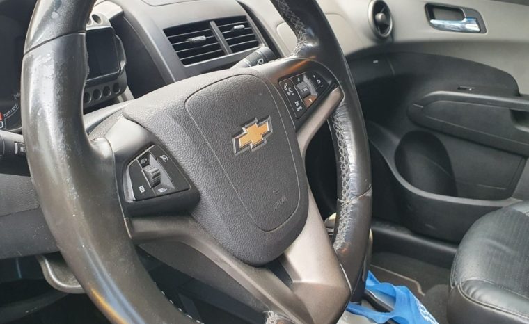 
								Chevrolet Sonic SEDAN LTZ cheio									