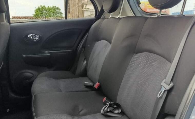 
								Nissan MARCH 1.6 SL 16V FLEX 4P MANUAL cheio									