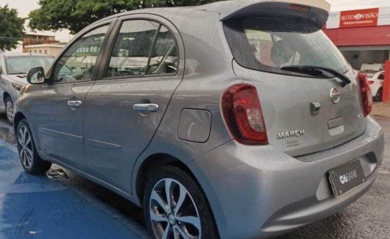 
								Nissan MARCH 1.6 SL 16V FLEX 4P MANUAL cheio									