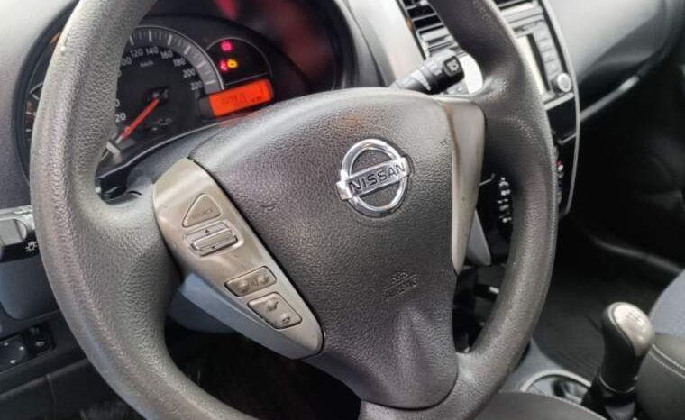
								Nissan MARCH 1.6 SL 16V FLEX 4P MANUAL cheio									